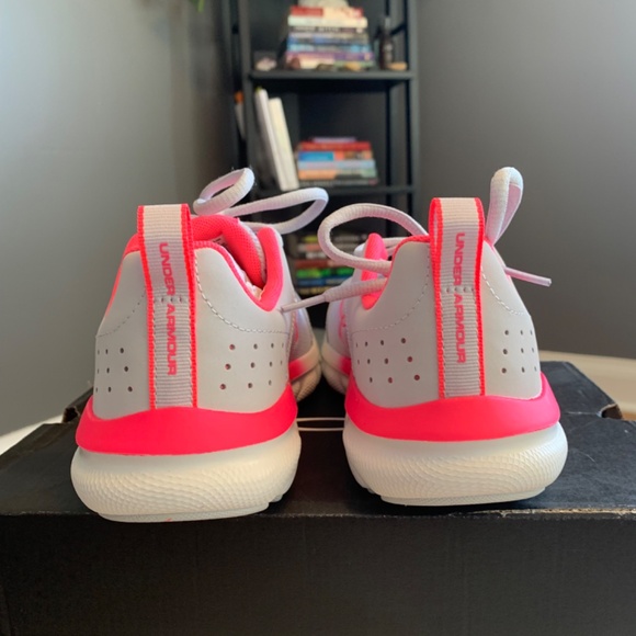 *NEW* Under Armour Running Shoes - Size 6Y - Picture 3 of 7